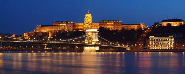 Kedjebron Över Budapest Natten — Stockfoto