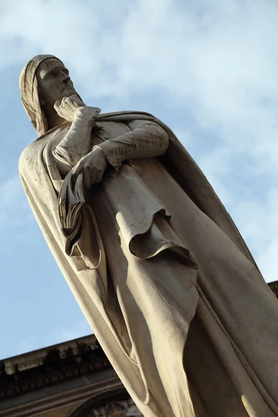 Статуя Dante Аліг'єрі, Верона — стокове фото