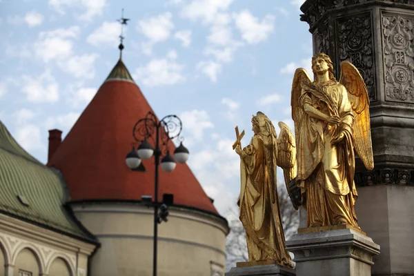 天使雕像在克罗地亚萨格勒布大教堂 图库图片