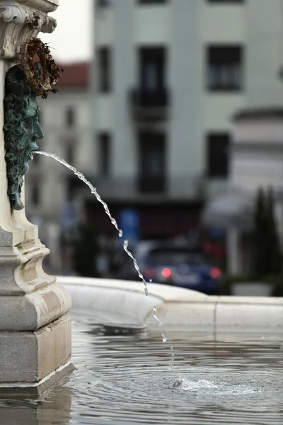 En fontän i zagreb i Kroatien Royaltyfria Stockfoton