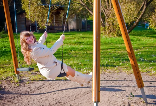 Swinging Woman — Stock Photo, Image