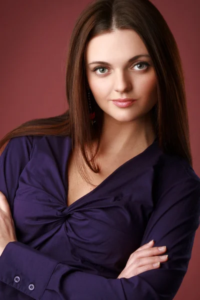 Närbild porträtt av en söt och sexig tjej på en ren bakgrund — Stockfoto