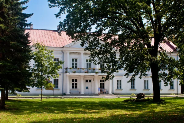 Λευκό παλάτι στην Πολωνία — Φωτογραφία Αρχείου