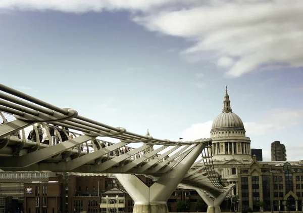 Millennium Bridge — Stockfoto