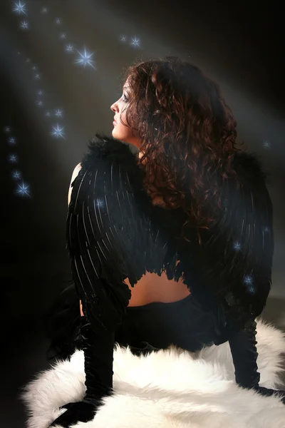 Krásné Mladé Angel Černém Pozadí — Stock fotografie