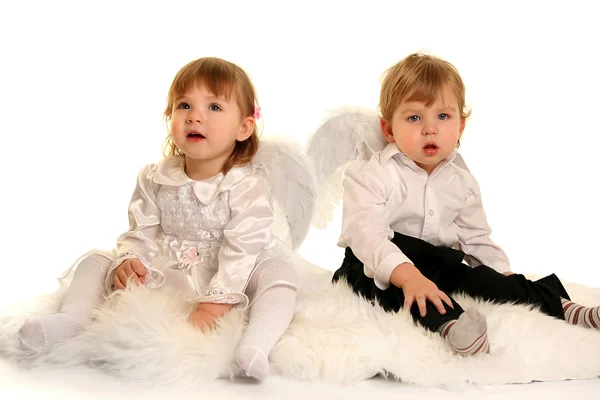 Zwei Niedliche Engel Auf Weißem Grund — Stockfoto