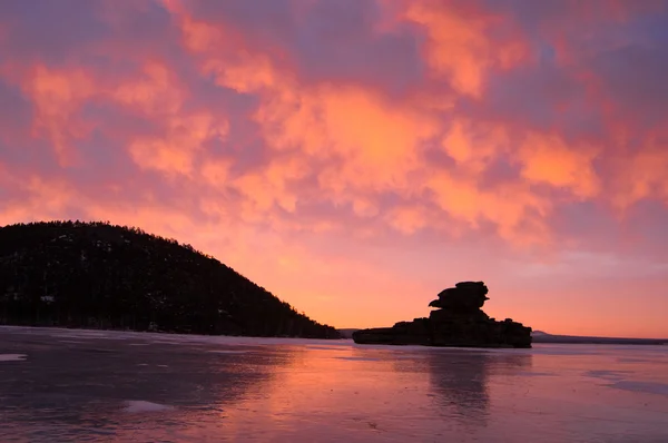 Günbatımında bir kış manzarası — Stok fotoğraf