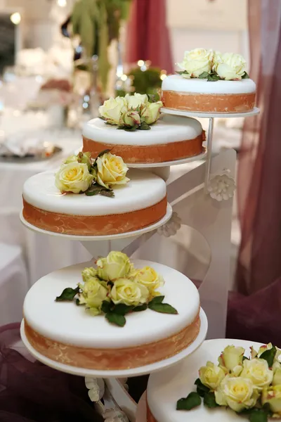 Beautiful wedding cake — Stock Photo, Image