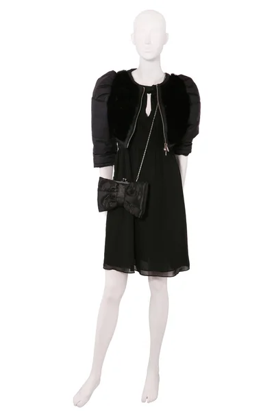 Etalagepop gekleed in een jas en zwarte jurk — Stockfoto