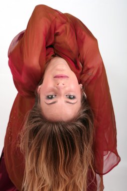 güzel dansöz ters döndü