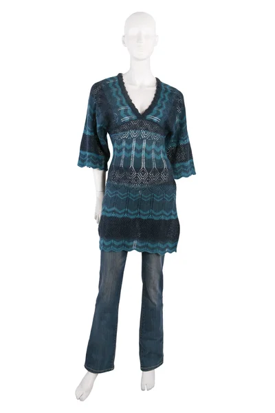 महिला बुनाई ट्यूनिक और जीन्स में मॉडल पोशाक — स्टॉक फ़ोटो, इमेज