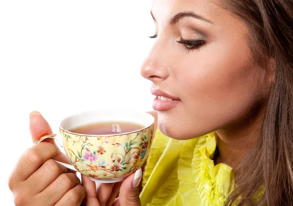 Mulher com xícara fresca de chá — Fotografia de Stock