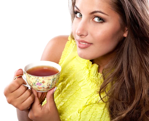 Mujer con taza de té fresca — Foto de Stock