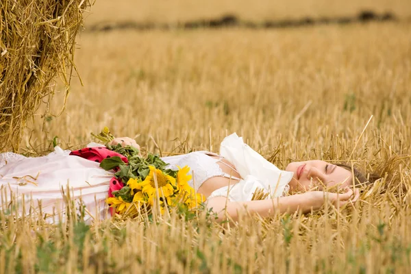 Woman in field — Stock Photo, Image