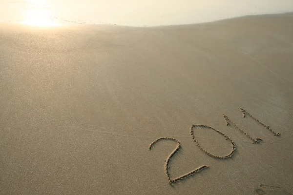 2011 års text på stranden — Stockfoto