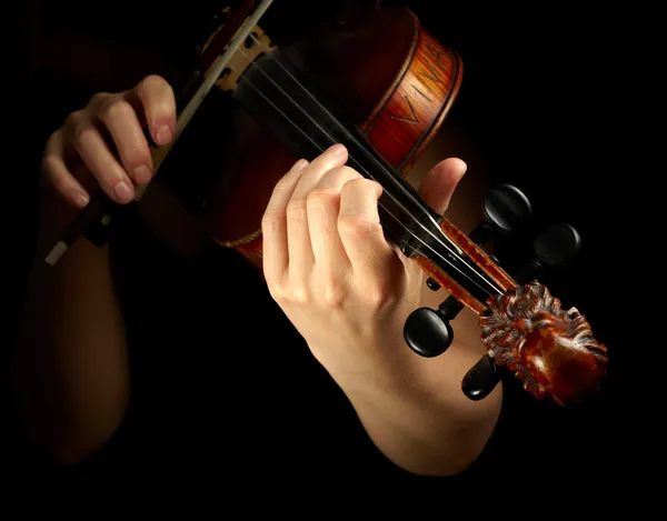 Muzikant speelt viool geïsoleerd op zwart — Stockfoto