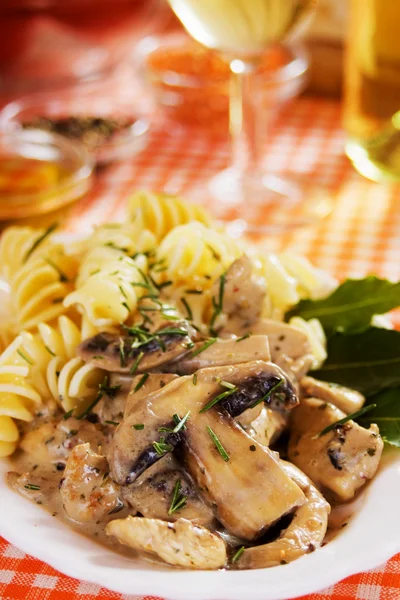 Portabello mushrooms in cream sauce — Stock Photo, Image