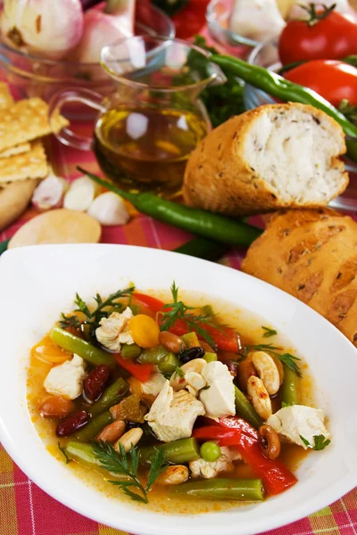 Sopa tradicional de pollo y verduras —  Fotos de Stock