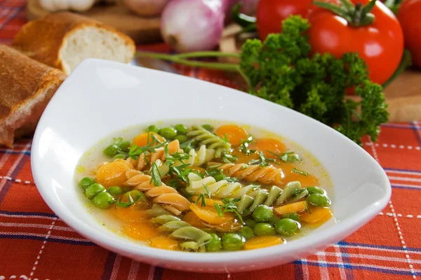 Grönsakssoppa med pasta — Stockfoto