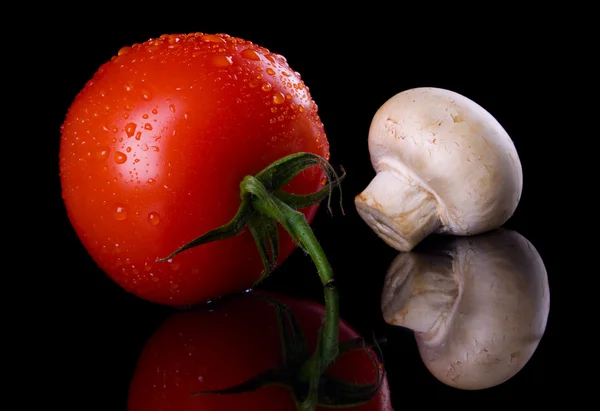 Fresh tomato and white button mushroom — Stock Photo, Image