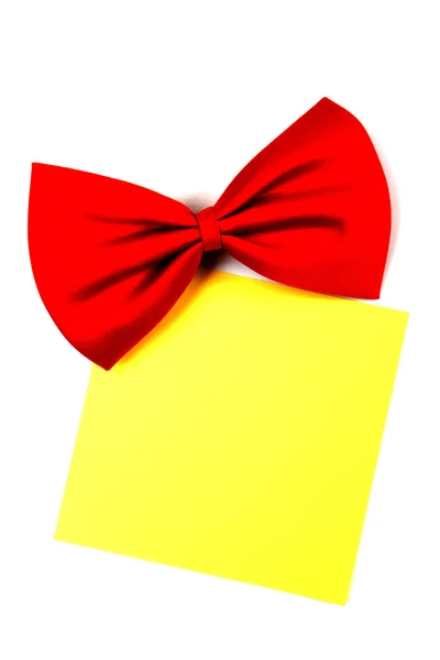 Bowtie vermelho com nota de papel em branco — Fotografia de Stock