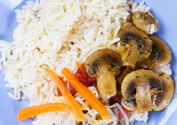 Azji ryż z pieczarkami i warzyw — Zdjęcie stockowe