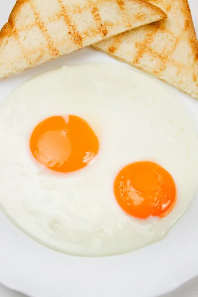 Fried eggs with toasted bread — Stock Photo, Image