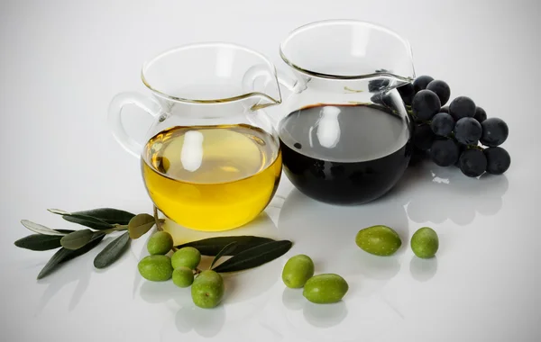 Olívaolaj és balzsamecettel — Stock Fotó