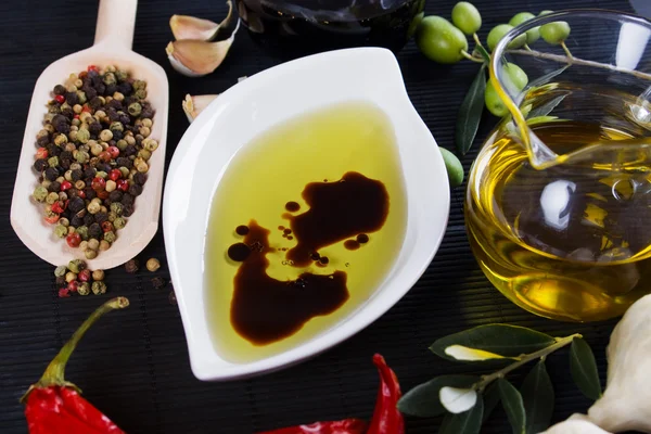 Olio d'oliva e aceto balsamico — Foto Stock