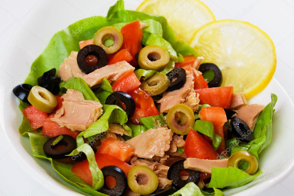 Tuna salad with olives and tomato