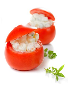 dolması domates üzerinde beyaz izole
