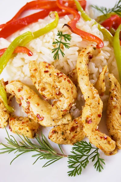 쌀과 아시아 매운 치킨 — 스톡 사진
