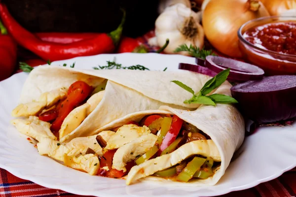 Trotilla wraps with chicken meat — Stock Photo, Image
