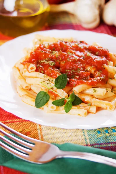 İtalyan makarna makarna domates sos ile — Stok fotoğraf