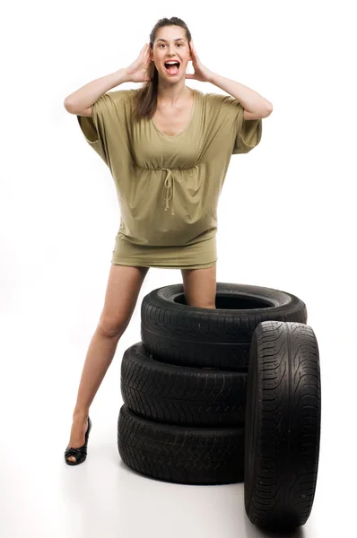Tire and woman — Stock Photo, Image