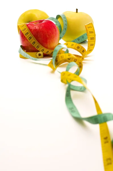 Apfel und Messgerät — Stockfoto