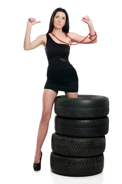 Neumático y mujer —  Fotos de Stock