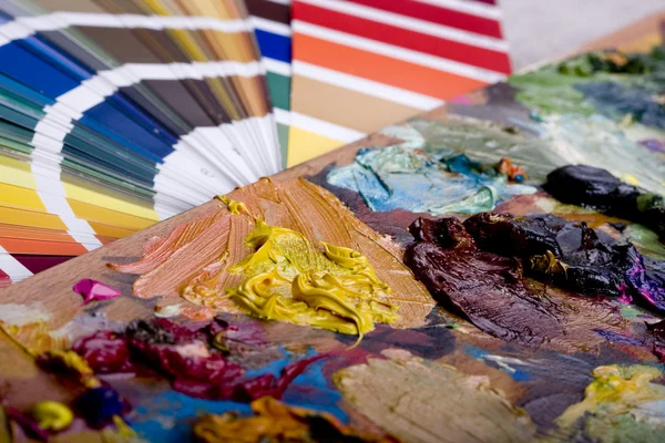 Paleta kolorów i farb artystycznych — Zdjęcie stockowe