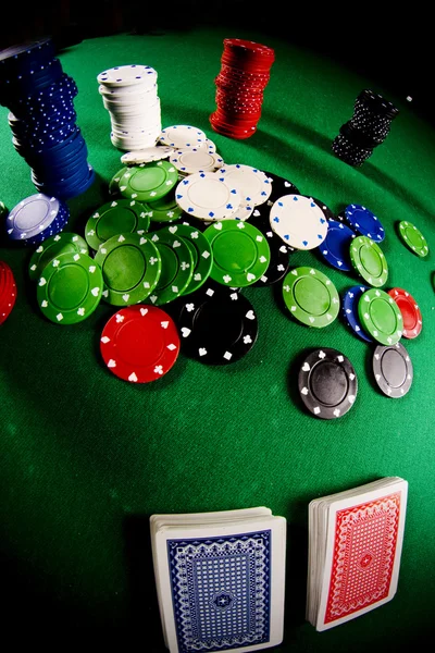 Kasyno Gry Hazardowe Żetony Stół Zielony — Zdjęcie stockowe