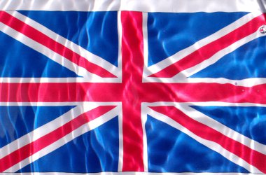 su altında İngiliz bayrağı