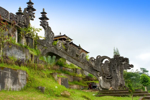 El complejo de templos más grande, madre de todos los templos. Bali, Indonesia — Foto de Stock