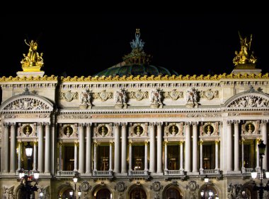 Paris. bir bina bir günbatımı üzerinde grand opera