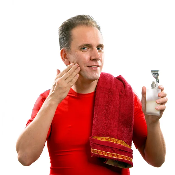 El hombre bien cuidado utiliza bálsamo después de afeitarse —  Fotos de Stock