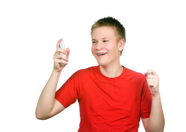 Der Junge, der Teenager mit einer Creme für eine jugendliche Problemhaut, gegen spo — Stockfoto