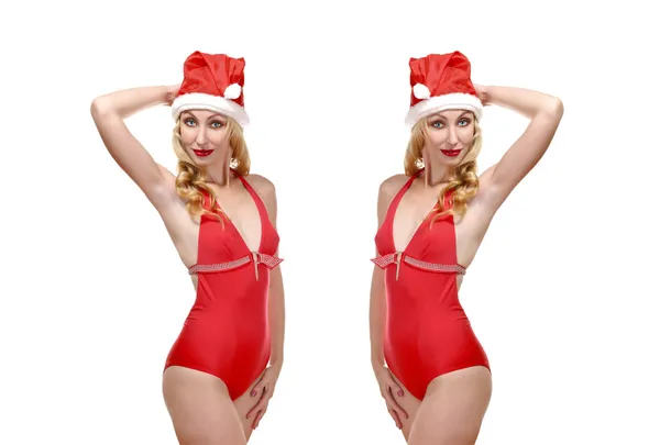 Två vackra blondiner i badkläder och en mössa av jultomten — Stockfoto