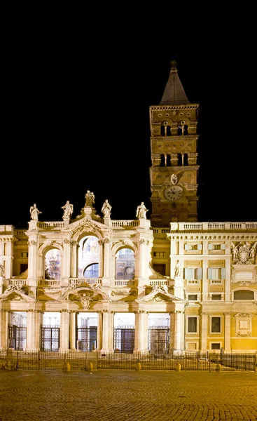 De Italia. En Roma. Basílica de Santa Maria maggiore en la iluminación nocturna — Foto de Stock