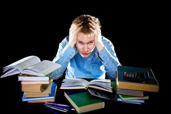 A tinédzser egy halom tankönyvek. fáradt, a házi feladatok. — Stock Fotó