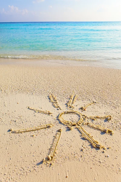 De zon - een afbeelding op zand — Stockfoto