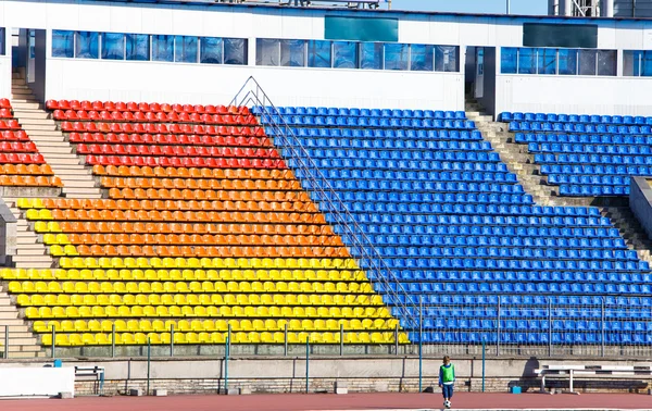 Estadio de fútbol vacío y tribunas — Foto de Stock