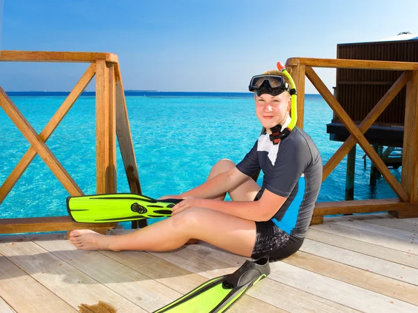 Pojke Tonåring Med Fenor Mask Och Röret Vid Havet Maldiverna — Stockfoto